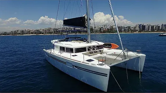 Lagoon 450 Fly in Athens / Alimos Marina - image 1