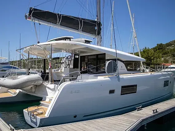 Lagoon 42 in Eden Island / Mahe, Victoria / Eden Island Marina - image 1