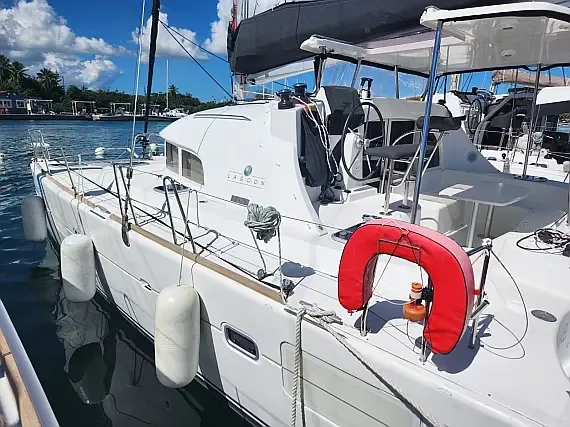 Lagoon 380 in Eden Island / Mahe, Victoria / Eden Island Marina - image 1