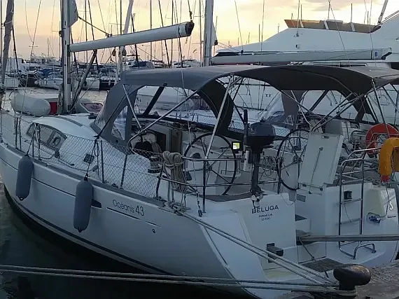 Oceanis 43 in Elefsina / Kalympaki Marina - image 1