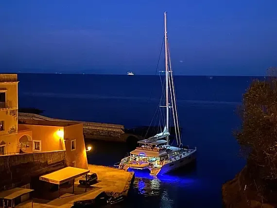 Lagoon 620 in Procida / Marina di Procida - image 1