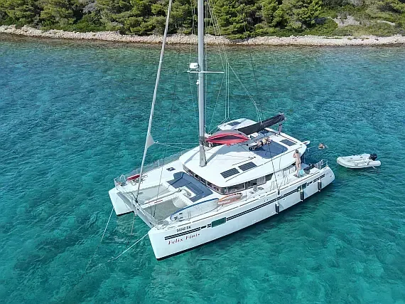 Lagoon 450 Sport in Zanzibar / Azam Marina - image 1