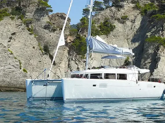 Lagoon 450 in Athens / Alimos Marina - image 1