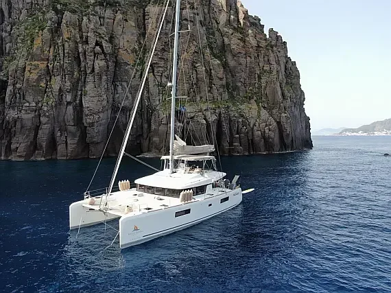 Lagoon 52F in Sicily / Capo d'Orlando Marina - image 1