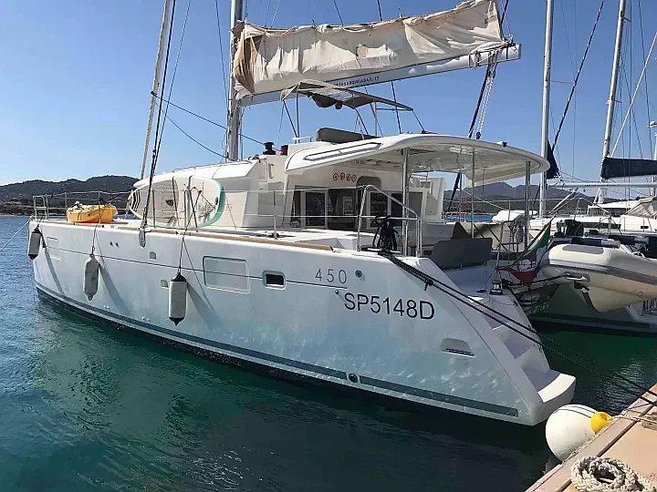 Lagoon 450 Fly in Sardinia / Portisco / Cala dei Sardi - image 1
