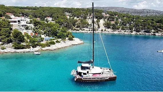 Lagoon 50 in Kaštel Gomilica / Marina Kaštela - image 1