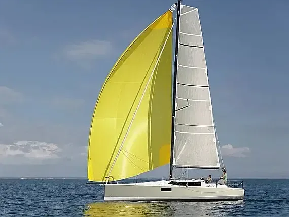 Pogo 36 in La Trinité-sur-Mer / Port de la Trinité-sur-Mer - image 1