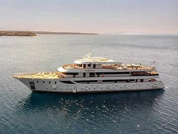 Luxury Motor Yacht in Split / Port of Split / East Harbour - image 1