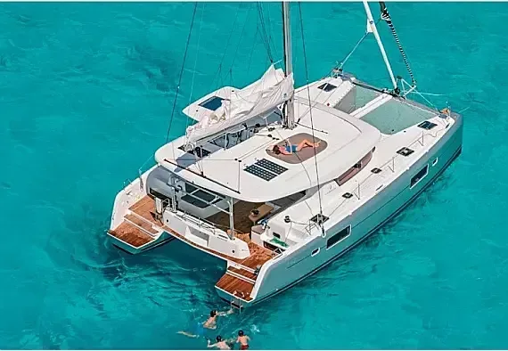 Lagoon 42 in Orhaniye / Palmiye Marina - image 1
