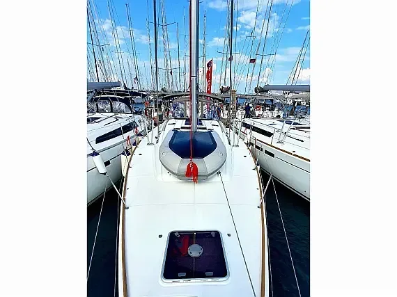 Sun Odyssey 519 in Paros / Piso Livadi Port - image 1