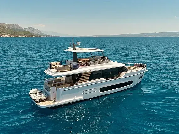 Azimut Magellano 60 in Podstrana / Marina Lav - image 1
