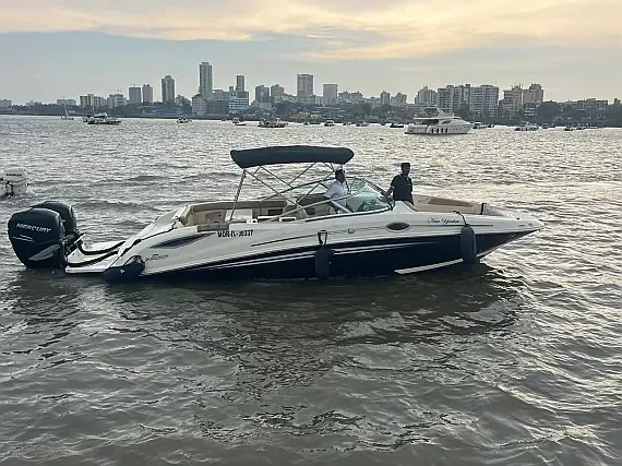 Sea Ray SDX 290 in Mumbai Harbour - image 1