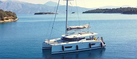 Isla 40 in Lavrion Main Port - image 1