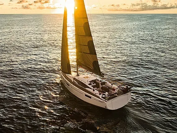 Maxus 35 in València / Real Club Nàutic de València - image 1