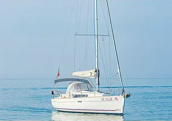 Oceanis 34 in San Vincenzo / Marina di San Vincenzo - image 1