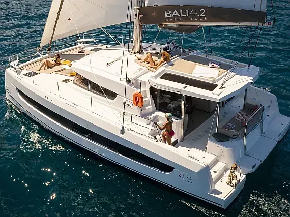 Bali 4.2 in Saint-Mandrier-sur-Mer / Port Pin Rolland - image 1