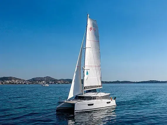 Astréa 42 in Lavrion / Olympic Marina - image 1