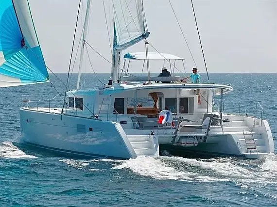 Lagoon 450 Fly in Athens / Alimos Marina - image 1