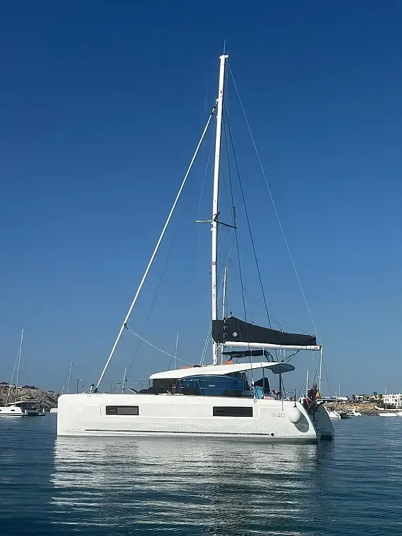 Lagoon 40 in Ibiza / Santa Eulària des Riu / Marina Santa Eulalia - image 1