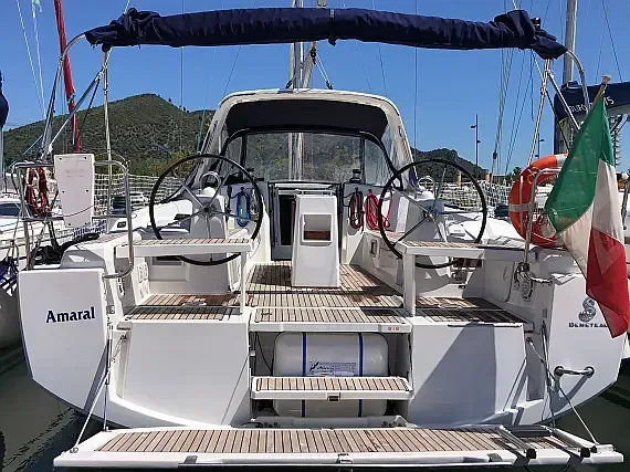 Oceanis 38 in Salerno / Marina d'Arechi - image 1