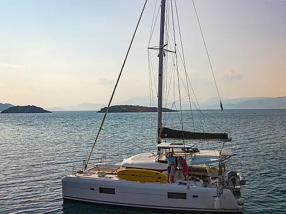 Lagoon 42 in Lavrion / Olympic Marina - image 1