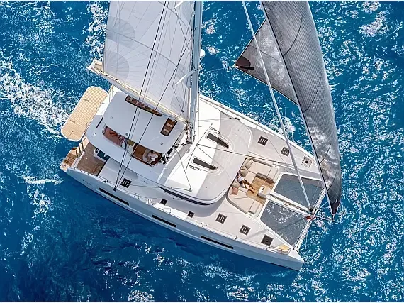 Lagoon 55 in Saint Martin / Marigot / Marina Fort Louis - image 1