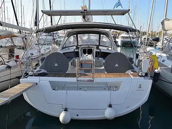 Oceanis 48 in Lavrion Main Port - image 1