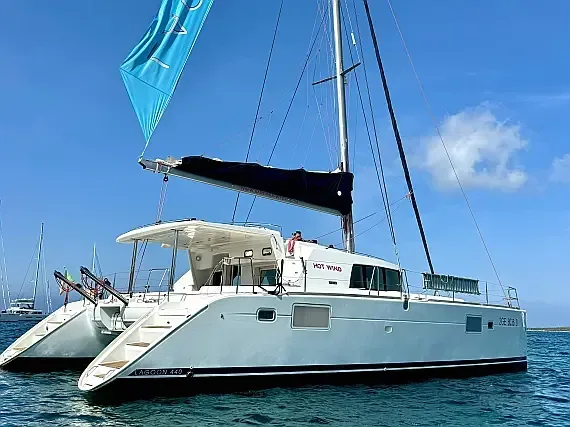 Lagoon 440 in Sardinia / Olbia / Marina Golfo Cugnana - image 1