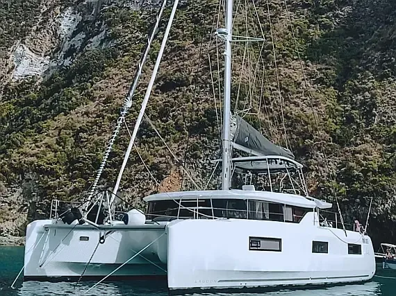 Lagoon 46 in Rome / Marina di Nettuno - image 1