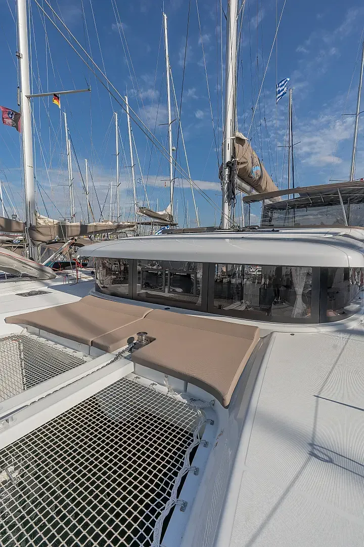 Lagoon 42 in Paros / Piso Livadi Port - image 1