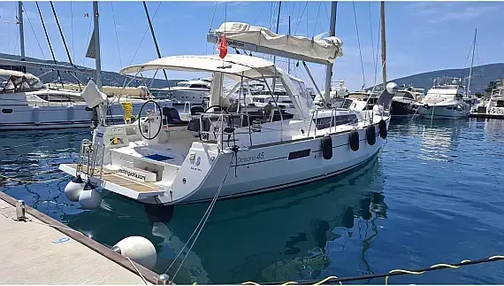 Oceanis 45 in Herceg Novi / Lazure Meljine Marina - image 1