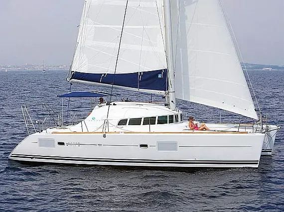 Lagoon 410 S2 in Sardinia / Cagliari / Marina di Cagliari - image 1