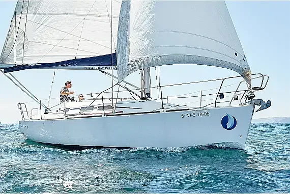 Elan 31 in Vigo / Real Club Nautico de Vigo - image 1