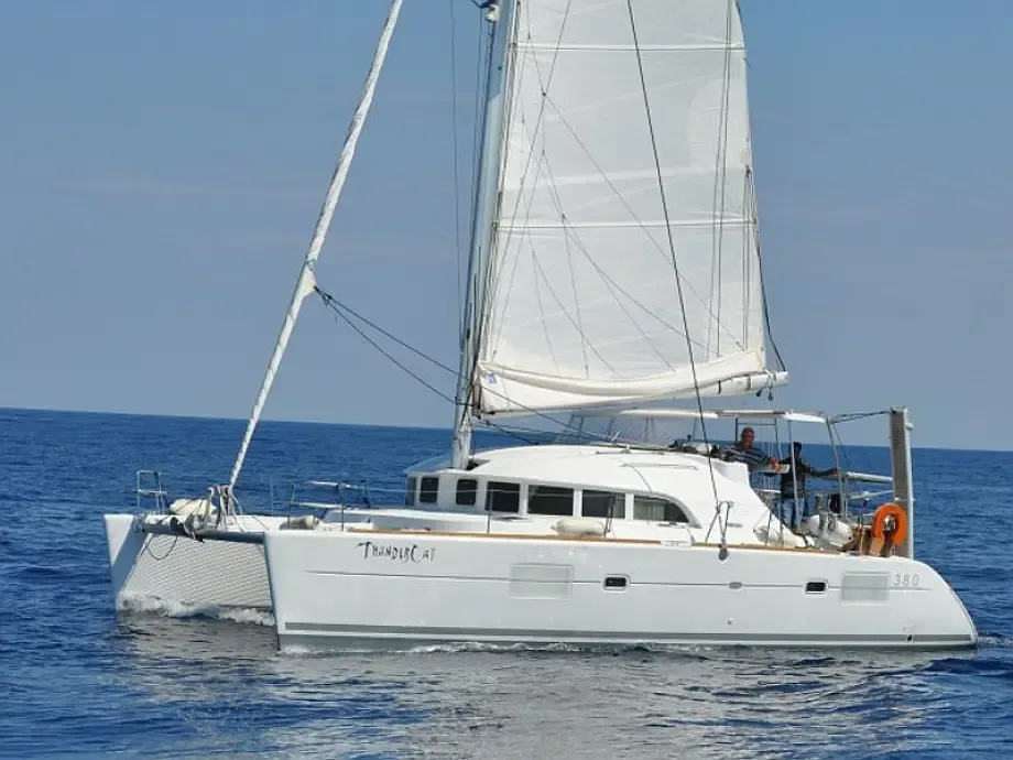 Lagoon 380 in Lavrion Main Port - image 1