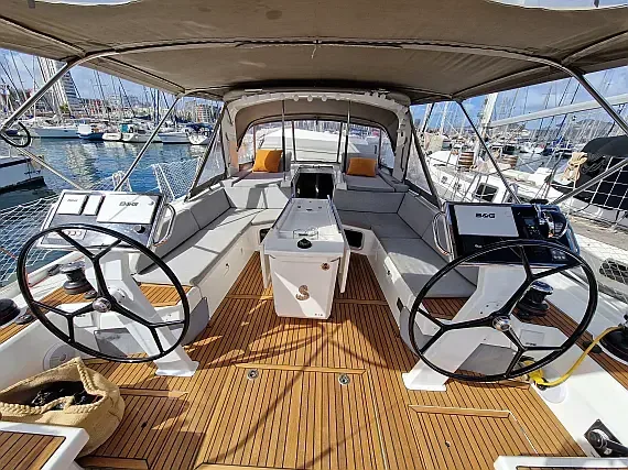 Oceanis 51.1 in Sardinia / Cagliari / Marina di Cagliari - image 1