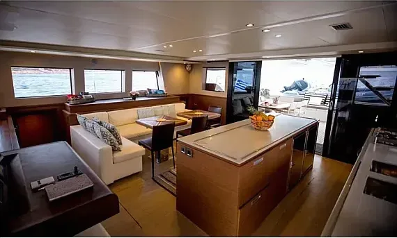 Lagoon 620 in Nea Peramos - Attica / Nea Peramos - image 1