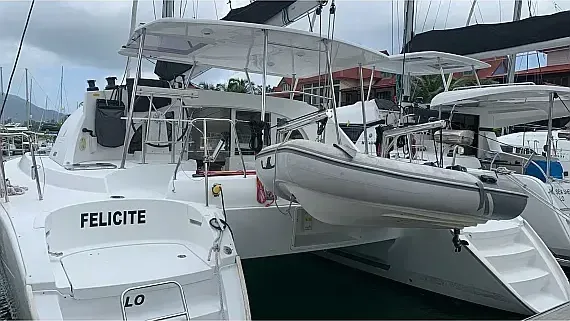Lagoon 380 in Eden Island / Mahe, Victoria / Eden Island Marina - image 1