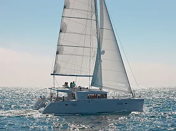 Lagoon 450 Fly in Santorini / Vlichada port - image 1