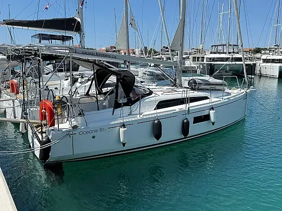 Oceanis 30.1 in Sukošan / D-Marin Dalmacija Marina - image 1