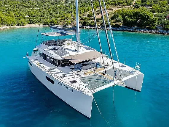Lagoon 560 in Marina Agana - image 1