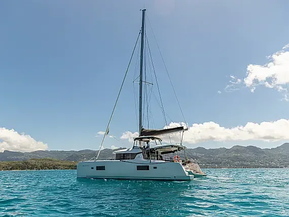 Lagoon 42 in Eden Island / Mahe, Victoria / Eden Island Marina - image 1