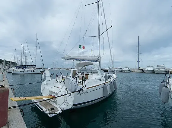 Oceanis 35.1 in Punta Ala - image 1