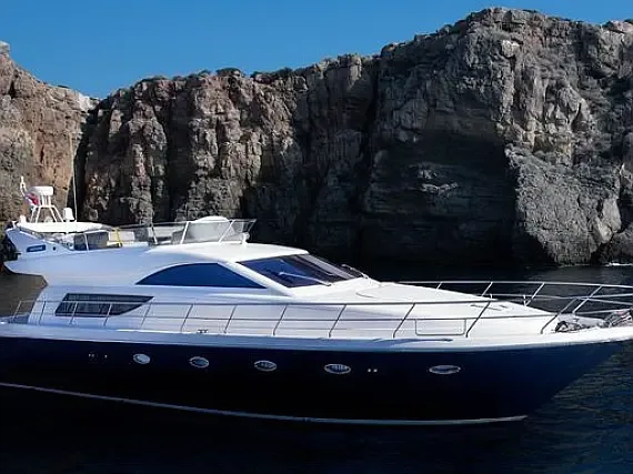Uniesse 55 in Palaio Faliro / Flisvos Marina - image 1