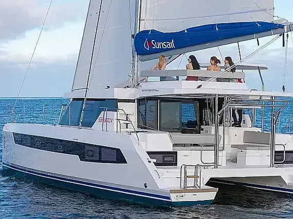 Sunsail 424 in Raiatea / Apooiti Marina - image 1
