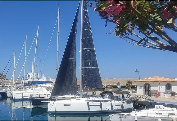 Sun Odyssey 410 in Tropea / Porto di Tropea - image 1