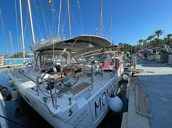 Oceanis 51.1 in Faial / Horta Marina - image 1