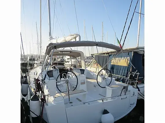 Oceanis 38 in Procida / Marina di Procida - image 1