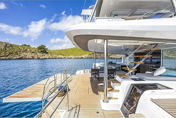 Lagoon 60 in Kaštel Gomilica / Marina Kaštela - image 1