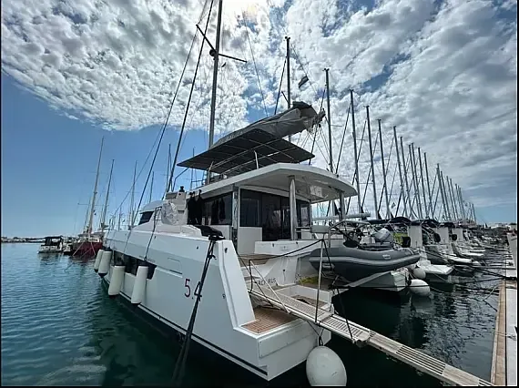 Bali 5.4 in Eden Island / Mahe, Victoria / Eden Island Marina - image 1