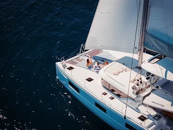 Lagoon 46 in Seget Donji / Marina Baotić - image 1
